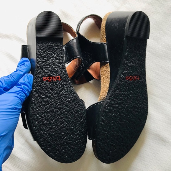 Taos Women's Black Wedge Sandals - Picture 7 of 11